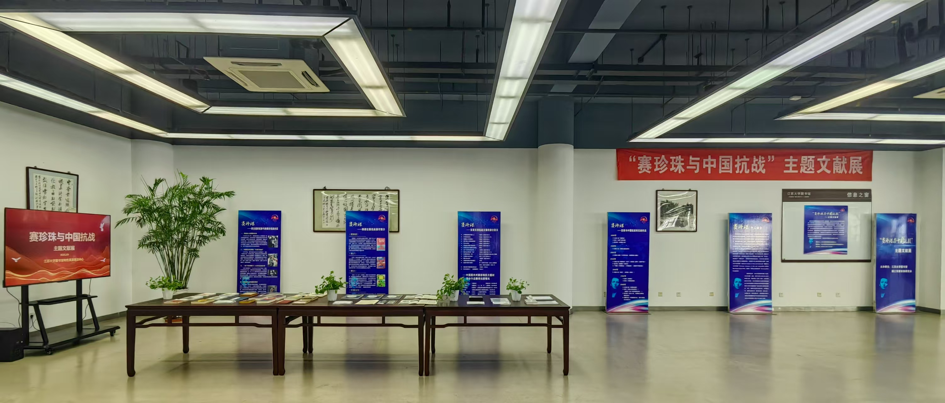 她以笔为戈助威中国抗战