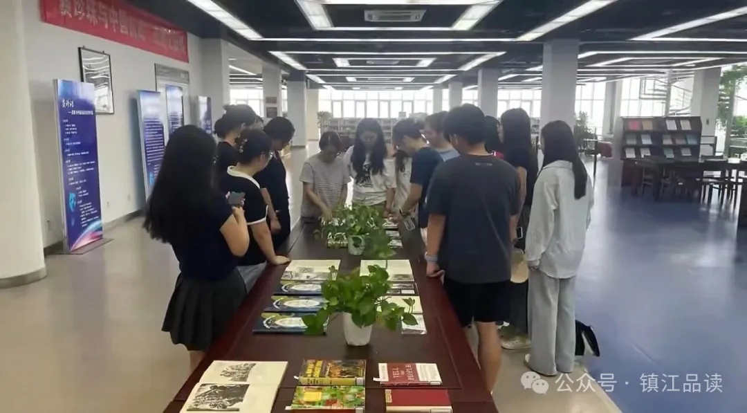 她以笔为戈助威中国抗战