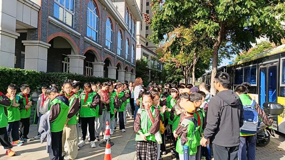 童心映照文化桥：镇江小学生赛珍珠文化公园之旅