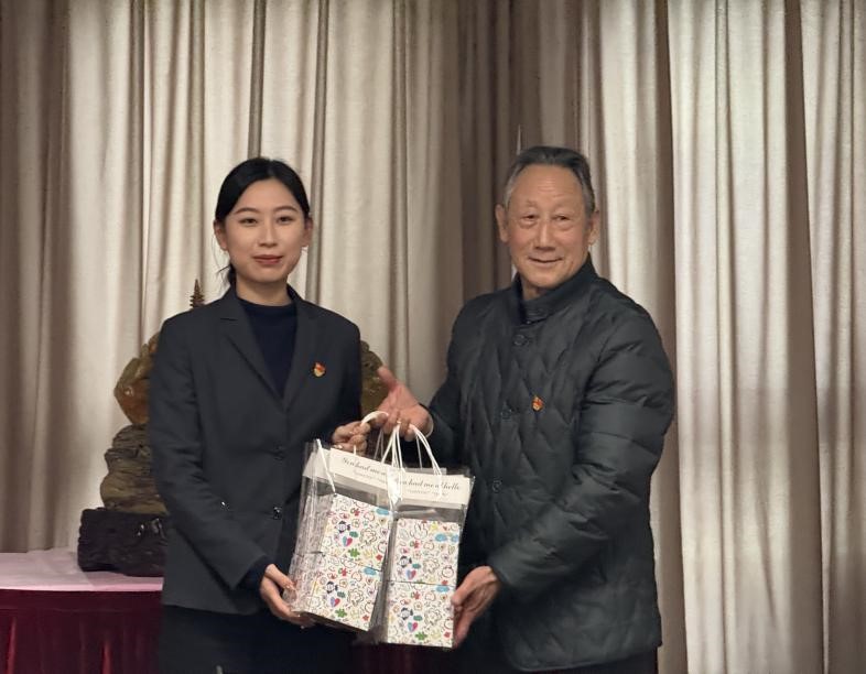 党建共建聚合力 志愿服务续新篇——镇江赛珍珠研究会温情回访镇江宾馆志愿者团队