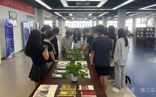 她以笔为戈助威中国抗战