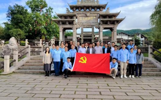 科技兴农·文脉润心·环保添绿—市农机推广站、赛珍珠研究会、光大环保能源公司、宝华山森林公园党支部联合举办主题党日活动